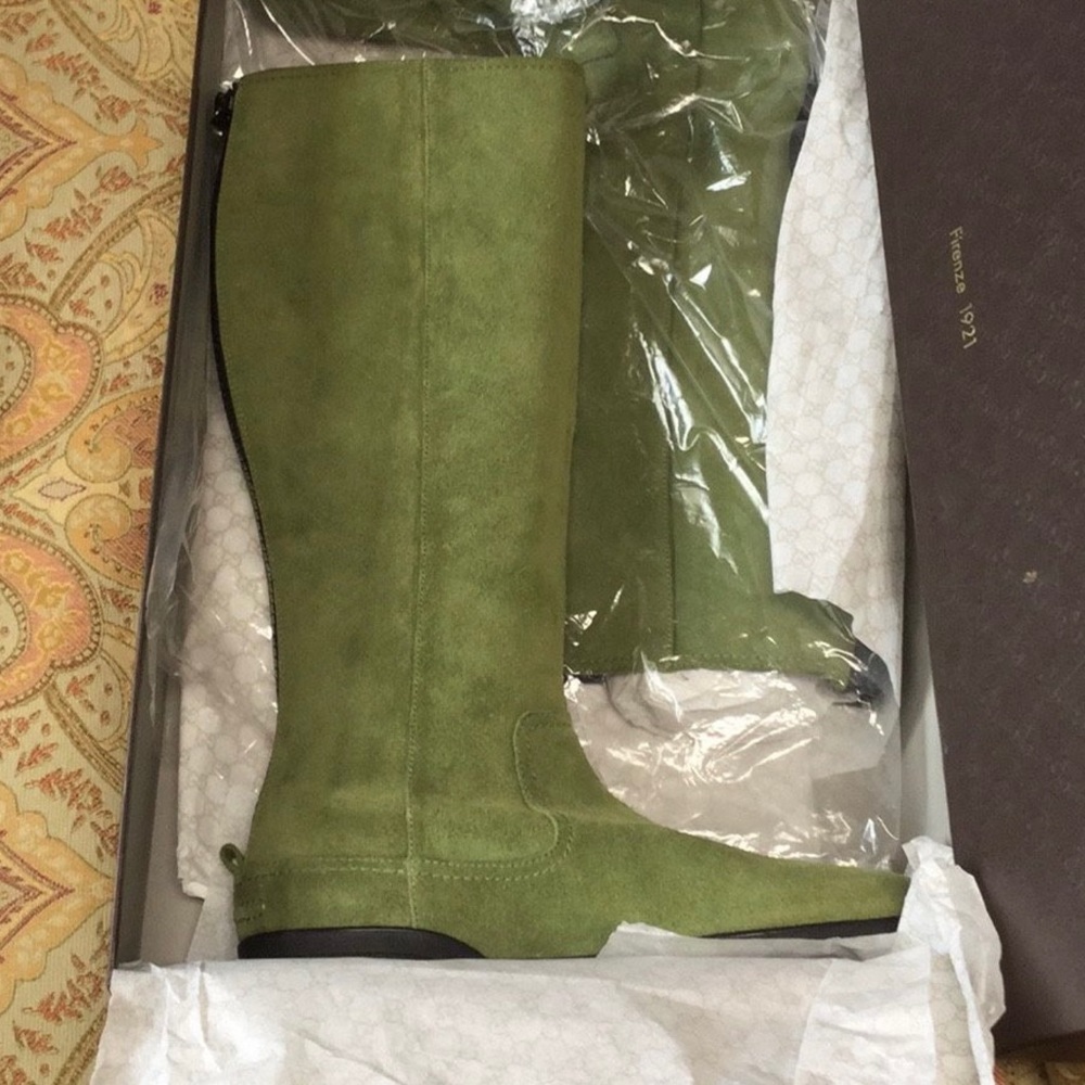 Authentic Gucci green suede boots